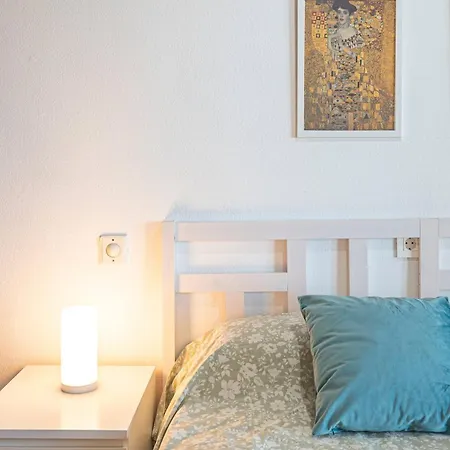 Lejlighed Oceanfront Retreat: Your Serene Oasis By The Sea! *